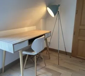 UN BUREAU A DISPOSITION