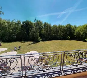BALCON AVEC VUE JARDIN